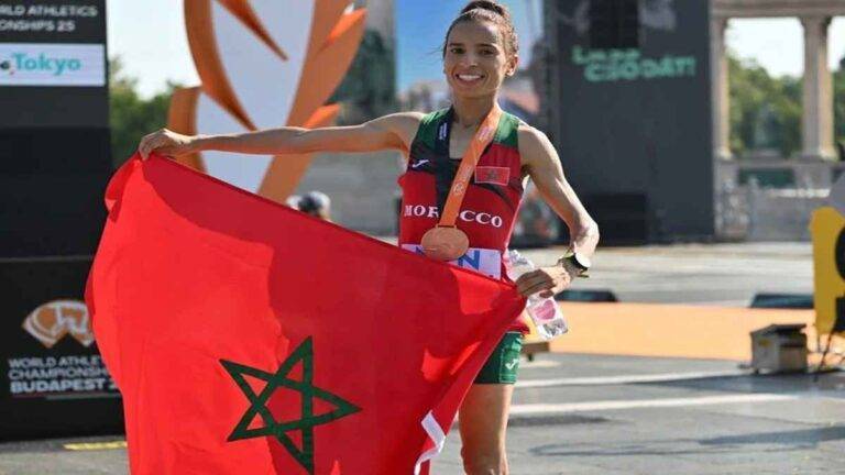 المغربية فاطمة الزهراء كردادي تفوز بالميدالية البرونزية في ماراثون بطولة العالم لألعاب القوى