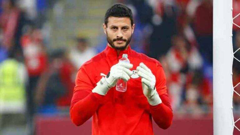 الأهلي المصري يحصّن حارسه محمد الشناوي