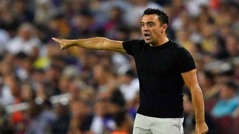 تشافي يقترب من تجديد عقده مع برشلونة