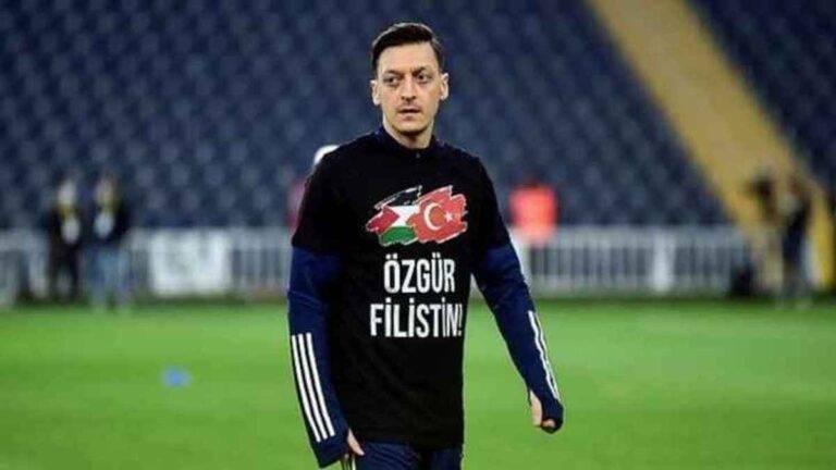أوزيل يدعم فلسطين ويطالب بإيقاف الحرب