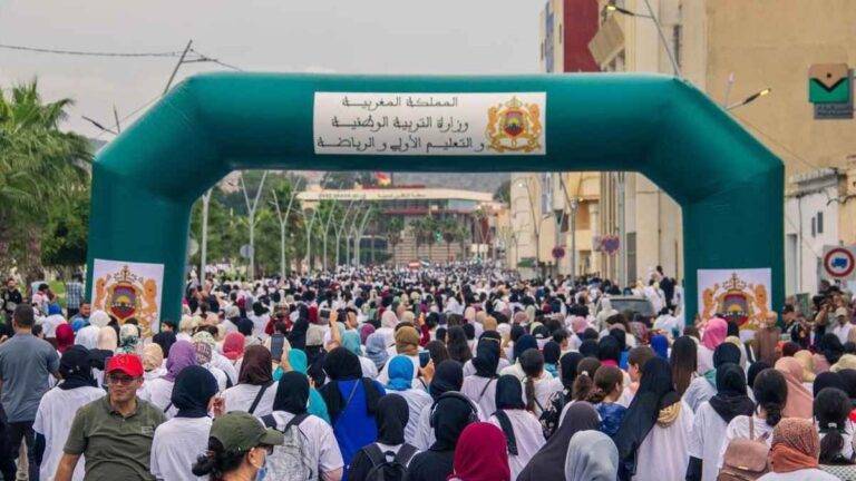 المحطة الأولى من ” خطوات النصر النسائية ” بالناظور : أجواء رياضية واحتفالية ومشاركة قياسية ( أزيد من 20 ألف مشاركة)
