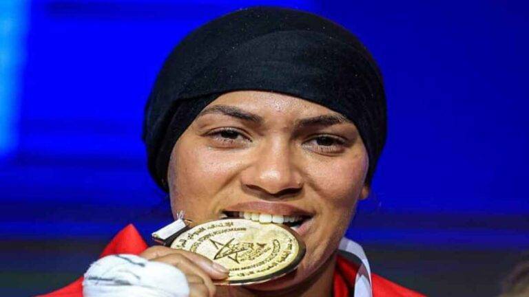 البطلة خديجة المرضي تفوز بجائزة الشيخ محمد بن راشد المكتوم للإبداع الرياضي