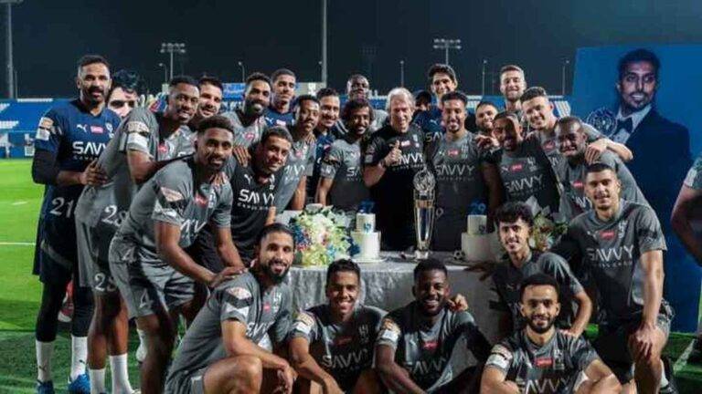 الهلال يحتفل بثنائي الفريق الدوسري وبونو