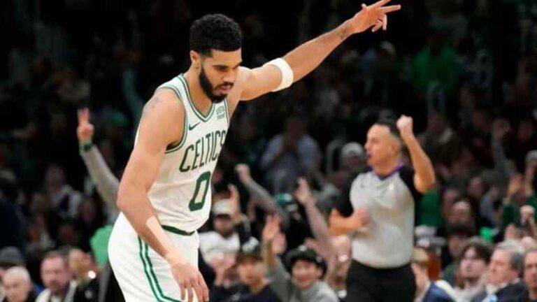 NBA: بوسطن سيلتيكس يفوز على كليفلاند ويحافظ على سجله بدون هزائم في ملعبه
