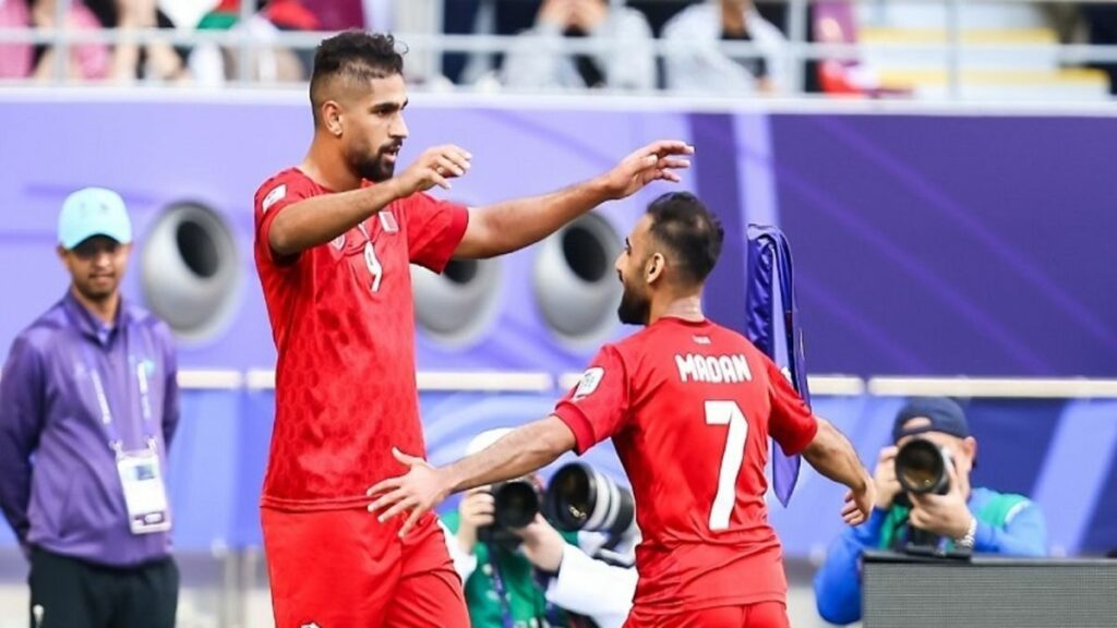 "منتخب البحرين يتصدر مجموعته بفوز مفاجئ في كأس آسيا 2023، وكوريا الجنوبية تعبر بتعادل مثير"