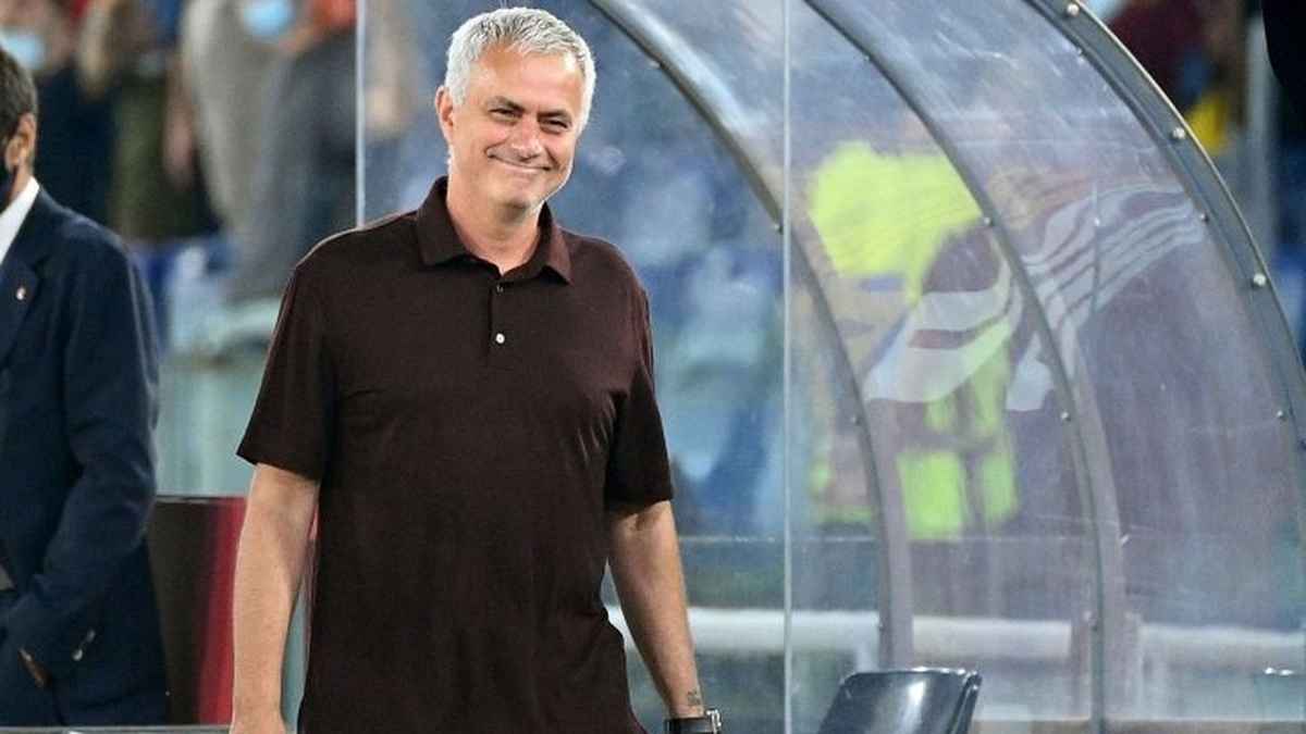 بونييك ينتقد مورينيو ويثني على دي روسي