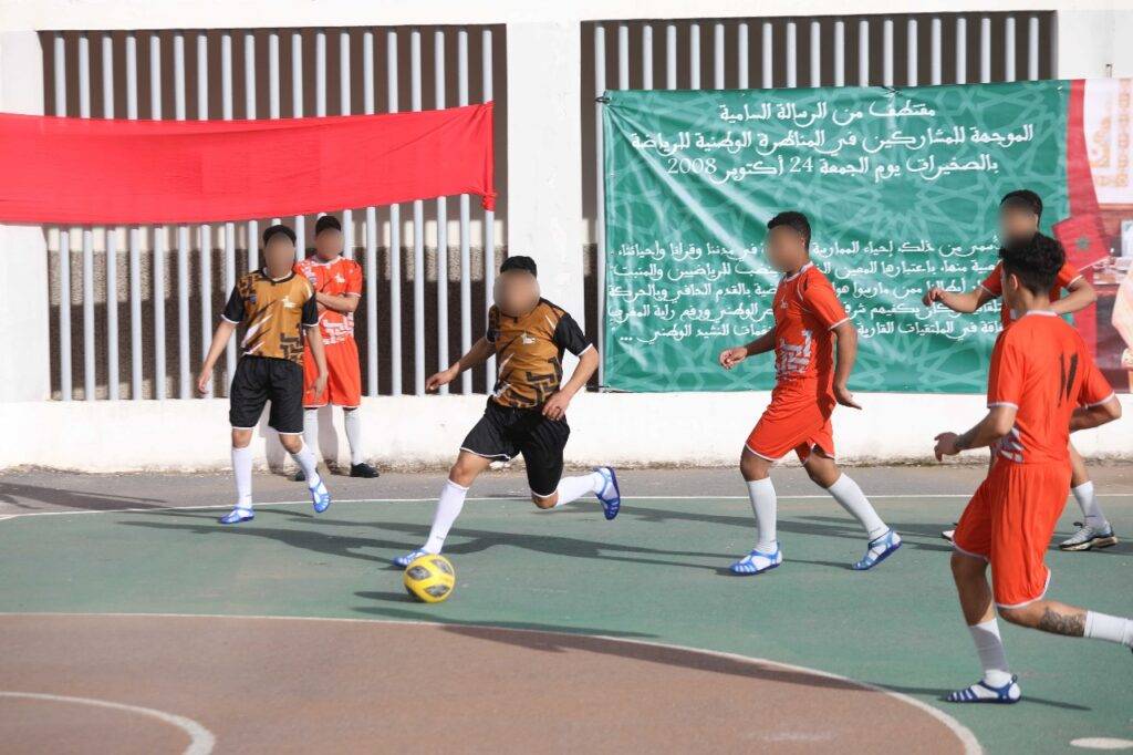 الرياضة للجميع : تتويج الفرق الفائزة بدوري الصداقة الرمضاني لكرة القدم المصغرة بالسجن المحلي العرجات 2