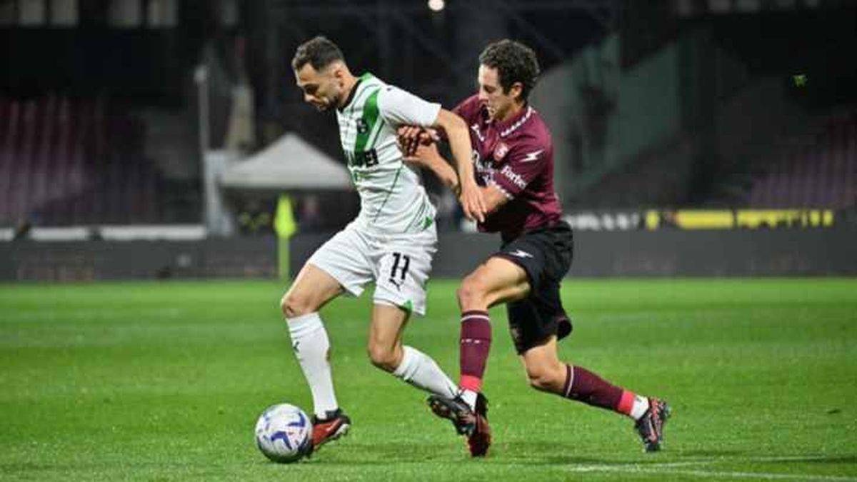 ساسولو يتعادل مع سالرنيتانا في مباراة مثيرة بالدوري الإيطالي
