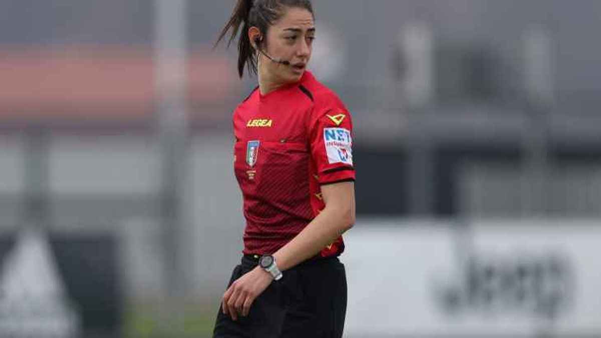 طاقم تحكيم نسائي بالكامل يدير مباراة في الدوري الإيطالي للمرة الأولى