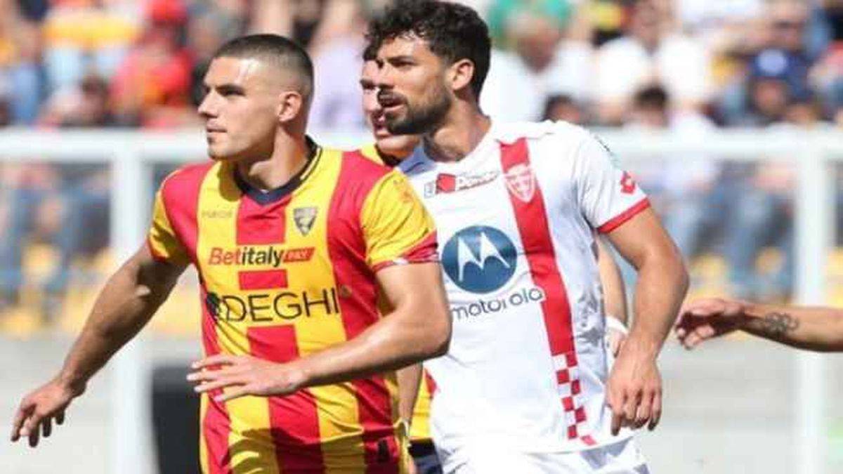 مونزا وليتشي يتعادلان بهدف لمثله في مباراة مثيرة بالدوري الإيطالي