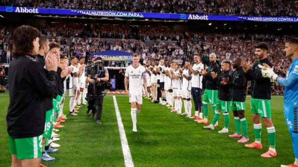 ريال مدريد يتعادل مع ريال بيتيس ويتوج باللقب في الليغا