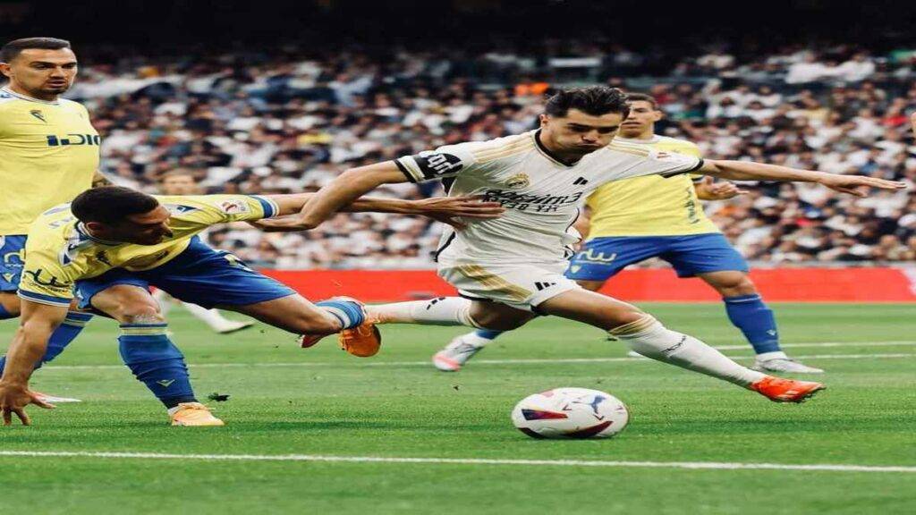 ريال مدريد يقترب من حسم لقب الدوري الإسباني بفوز ساحق على قادش