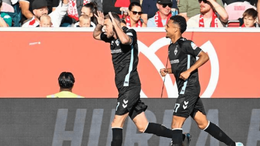 فيردر بريمن يحقق أول انتصار له في الموسم ويخطف الفوز من ماينز 2-1