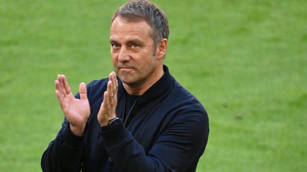 فليك يعبر عن سعادته بالفوز على النجم الأحمر ويشيد بأداء الفريق