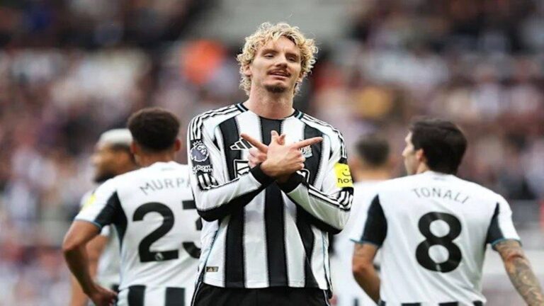 نيوكاسل يونايتد يحقق فوزه الأول في الدوري الإنجليزي الممتاز