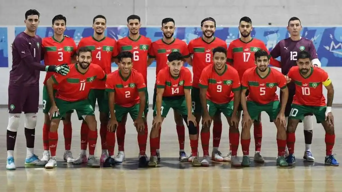 أسود القاعة
