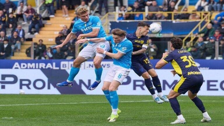 تعثر نابولي أمام بارما يشعل سباق الصدارة في الدوري الإيطالي