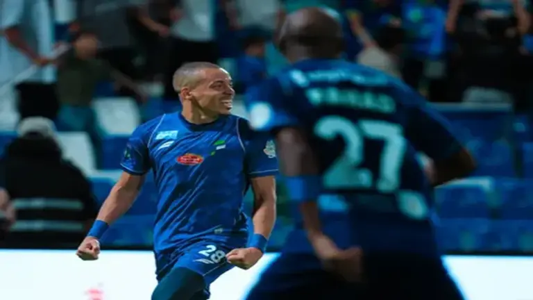 الفتح يعود من بعيد أمام نيوم.. والخليج يضمن البقاء في دوري روشن