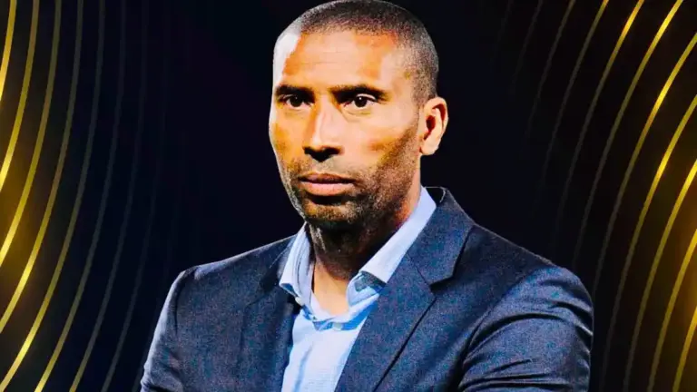 عبد السلام وادو يحقق إنجازًا تاريخيًا بعد تتويجه بجائزة أفضل مدرب في الدوري الجنوب إفريقي