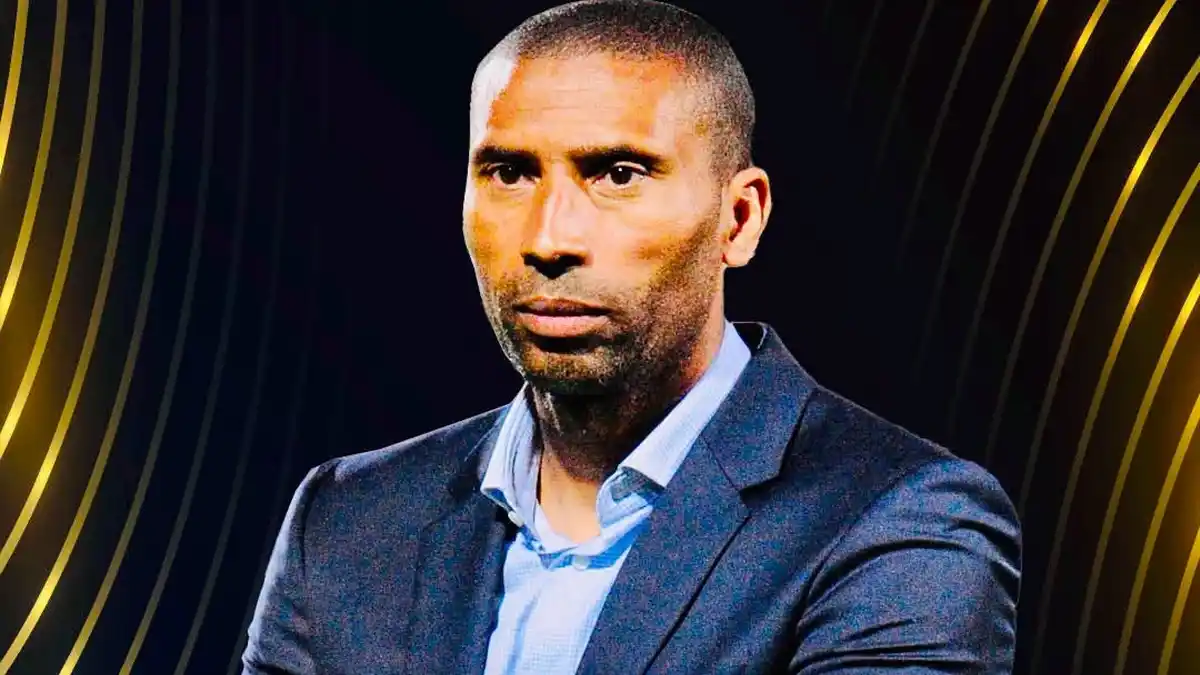 عبد السلام وادو يحقق إنجازًا تاريخيًا بعد تتويجه بجائزة أفضل مدرب في الدوري الجنوب إفريقي