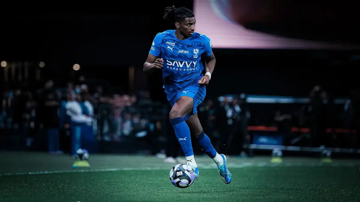 الهلال يعلن رحيل عبدالكريم دارسي إلى أبها على سبيل الإعارة