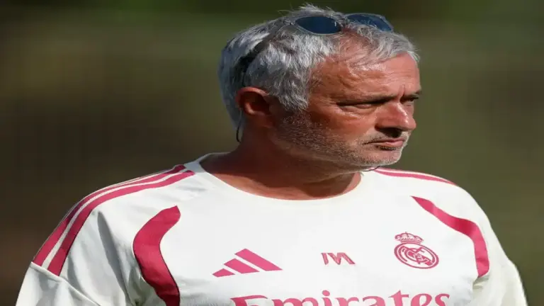 خلاف جديد يلوح داخل ريال مدريد بعد تمسك جوزيه مورينيو بضم لاعب وسط جديد