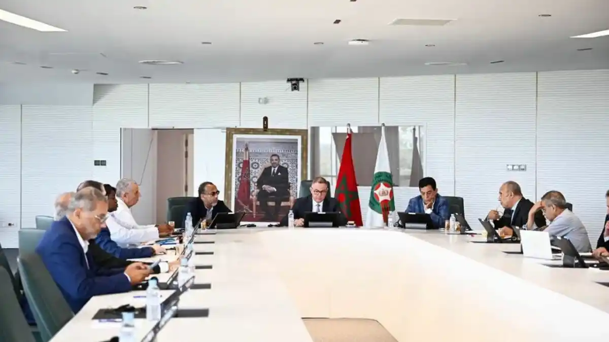 لقجع يعلن اعتماد بطاقة "فان أيدي"