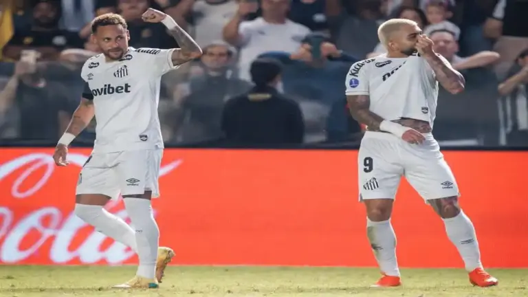 نيمار يقود سانتوس للفوز على ماكارا 2-1 في ذهاب دور الـ16 من كأس سودأميركانا