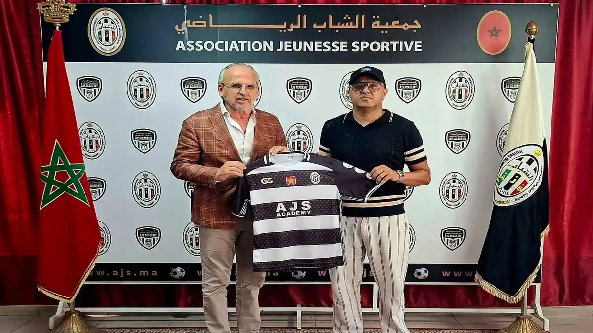 جمعية الشباب الرياضي يتعاقد مع عزالدين بوزرعة لقيادة الفريق
