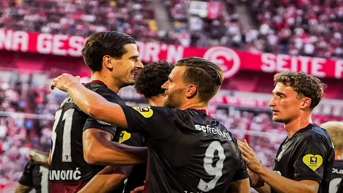 فرايبورغ يكتسح دوسلدورف بخماسية في كأس ألمانيا، وبادربورن يعبر للدور المقبل، بينما يودع سانت باولي البطولة بشكل مفاجئ.