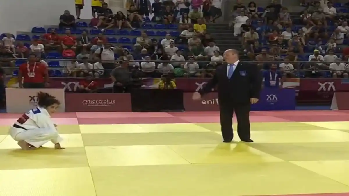سمية إيراوي تحصد الميدالية الفضية في وزن أقل من 52 كلغ