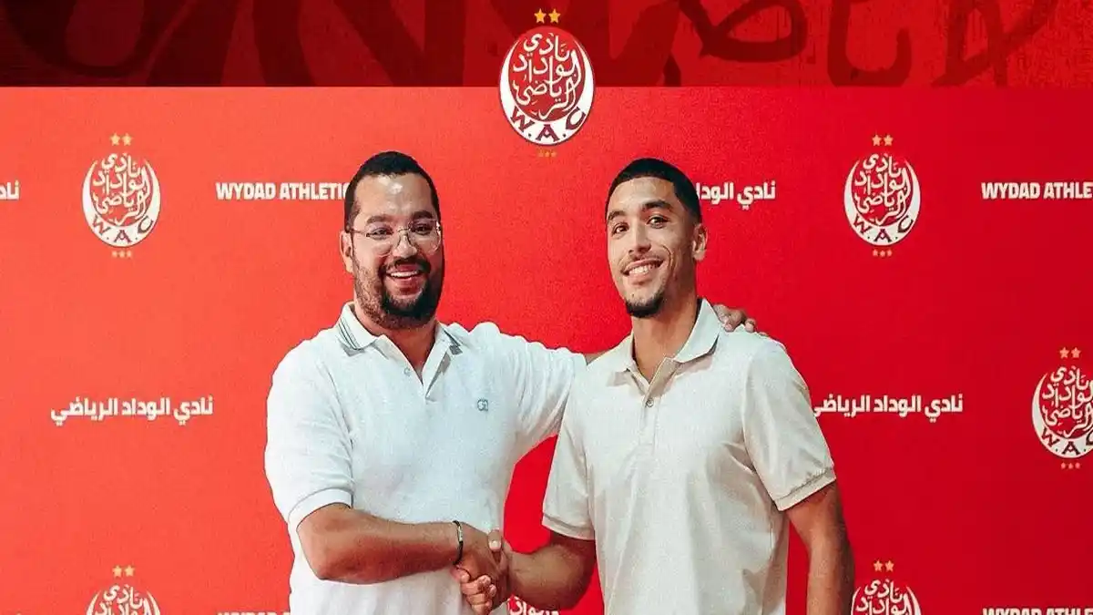 الوداد يتعاقد رسميًا مع المهاجم سفيان هتلي قادمًا من تيلستار الهولندي