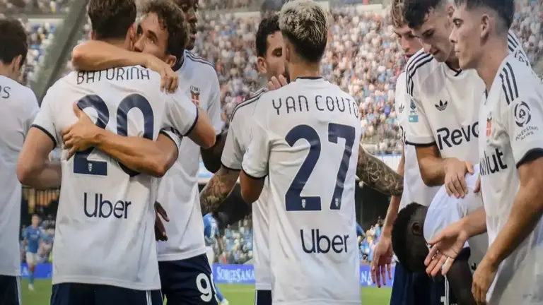 كومو يفجر مفاجأة مدوية أمام نابولي ويفوز 2-1 على ملعب مارادونا