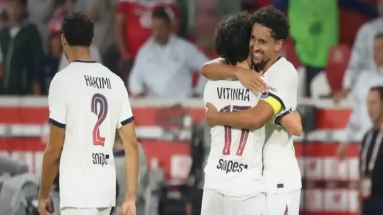 باريس سان جيرمان يتعادل مع ليل 2-2 بعد تأخره بهدفين