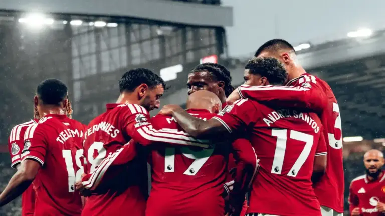 مانشستر يونايتد يحقق فوزه الأول في الدوري الإنكليزي أمام إيبسويتش