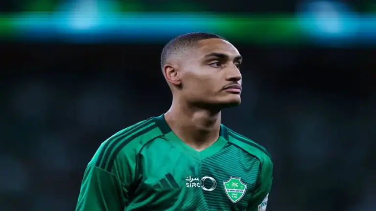 إنزو ميو لاعب الأهلي السعودي