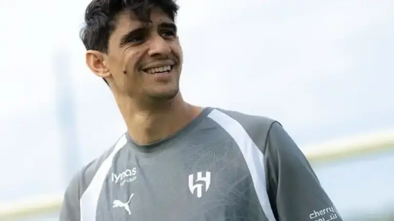ياسين بونو يعود إلى تدريبات الهلال في النمسا