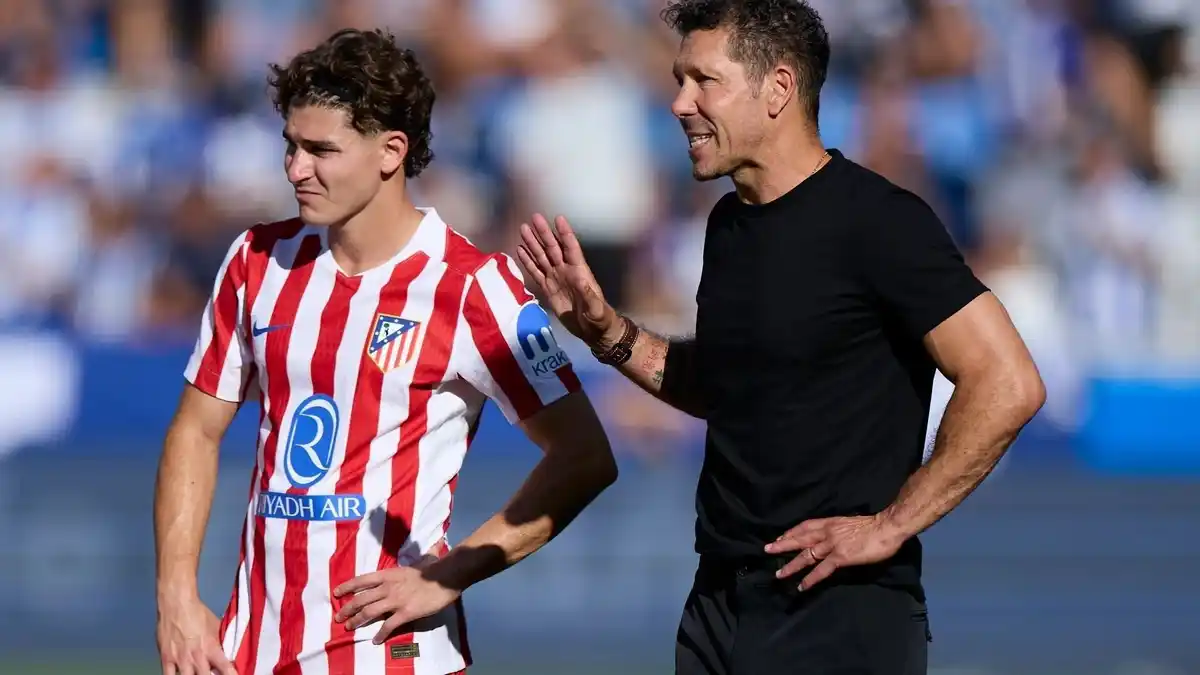 سيميوني يحسم الجدل حول مستقبل جوليان ألفاريز مع أتلتيكو مدريد