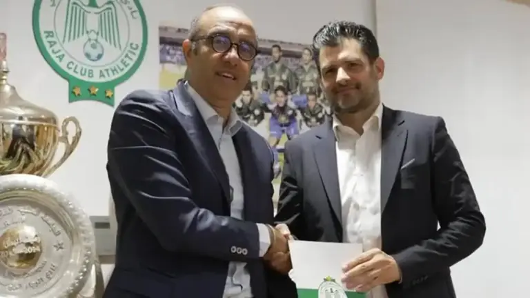 أعلن الرجاء الرياضي إنهاء ارتباطه بالمدير الرياضي سيباستيان سوماكال بالتراضي