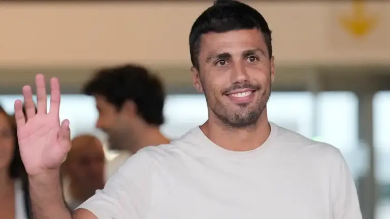 رودري يكشف سبب اختياره برشلونة بعد رحيله عن مانشستر سيتي