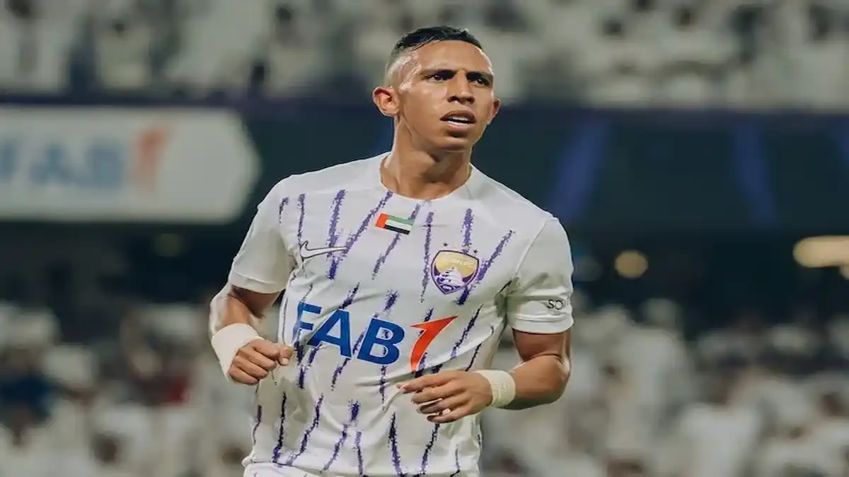 سفيان رحيمي يتوج بجائزة أفضل لاعب في الدوري الإماراتي